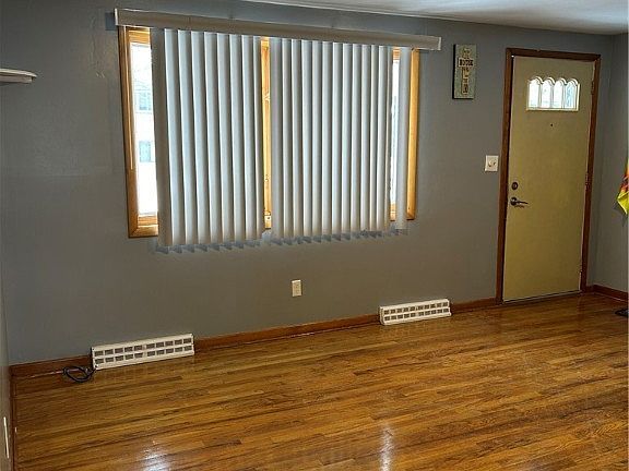 5th image of 415 Hazelhurst Ave