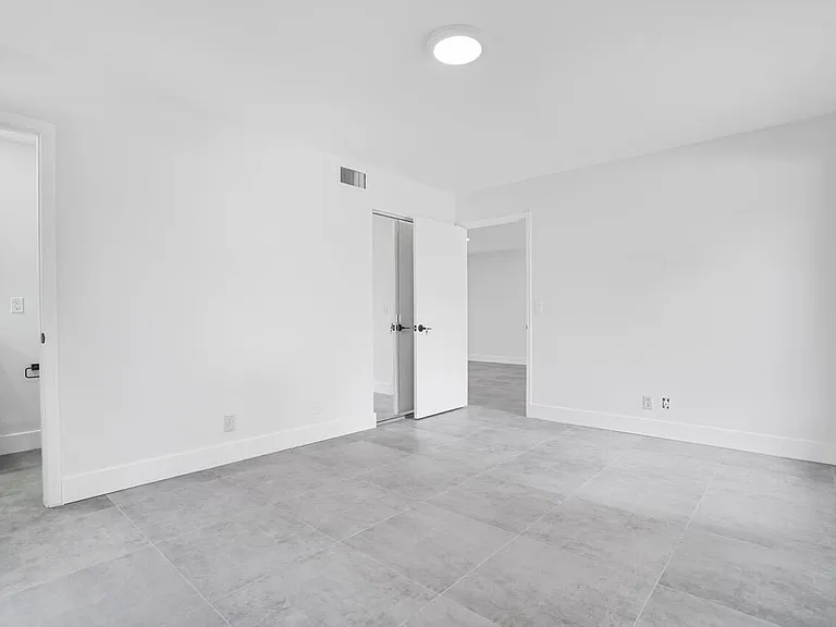 737 Nantucket Cir #B — Photo 20