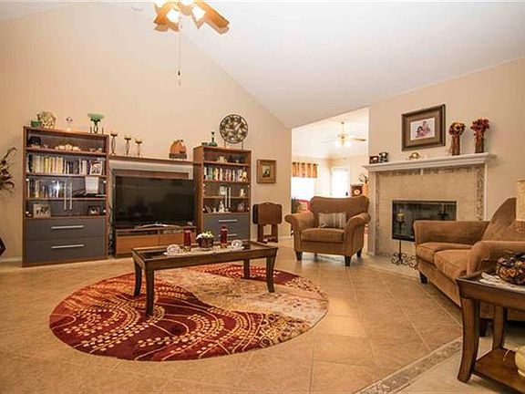4th image of 924 Valley View Dr