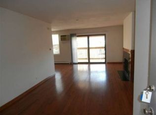 2060 Hassell Rd APT 104, Hoffman Estates, IL 60169