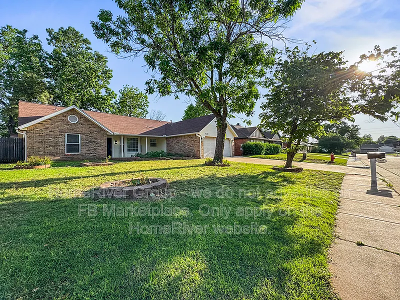 Building Photo - 2108 Shorewood Ln