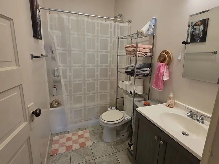 2301 Holdrege St — Photo 7