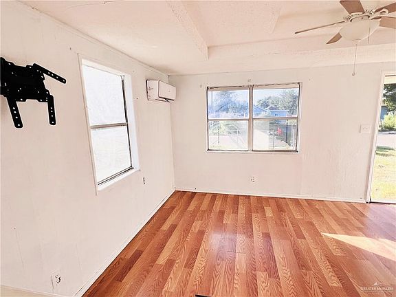 4th image of 619 E Llano Grande St