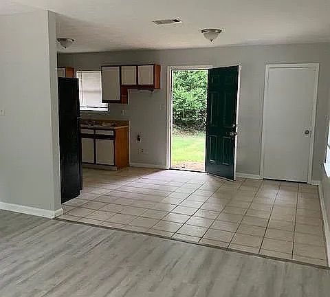 5th image of 204 Rosemary Ln