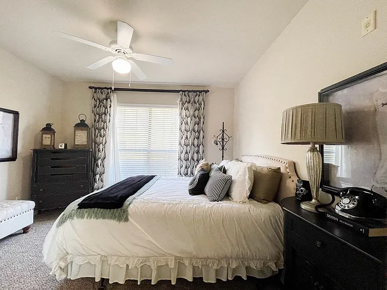 Cypress Lake at Stonebriar Apartments — Photo 11