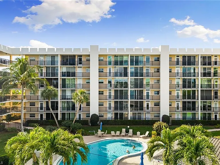 3500 Gulf Shore Blvd N #406 — Photo 1