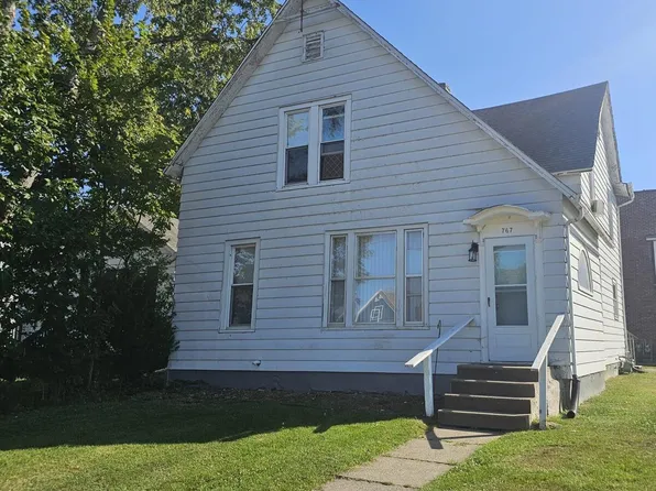 767 11th Ave S, Clinton, IA 52732