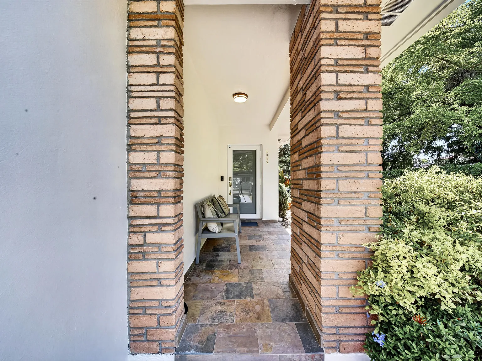 3 bed, 2.0 bath, 1385 sqft, $6,750 — Photo 4