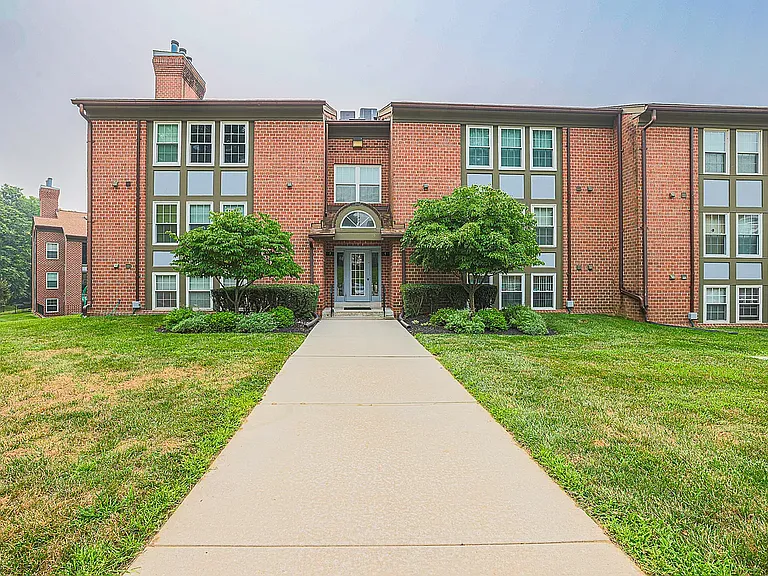 7 Pipe Hill Ct #B — Photo 2