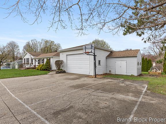 3rd image of 4275 Lester Dr NE