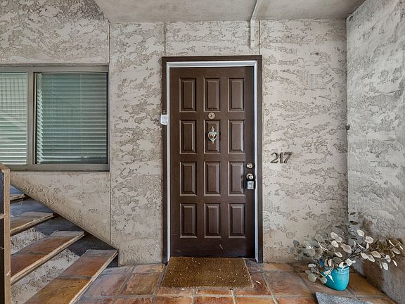 3rd image of 505 W 7th St APT 217