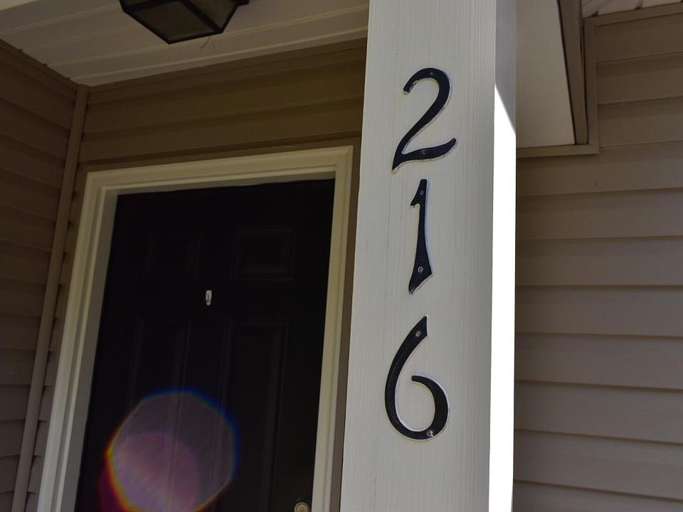 1st image of 216 Vista Cir