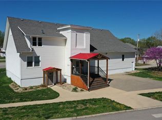 709 E Hyde Park Ave, Saint Joseph, MO 64504