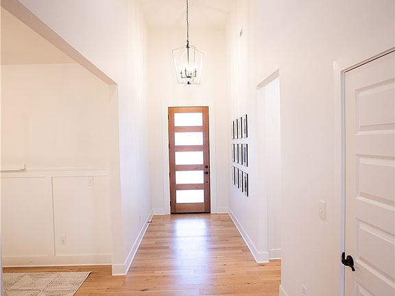 5th image of 1111 Red Maple St