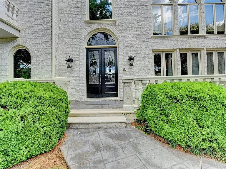 645 Falls Bay Ct — Photo 2
