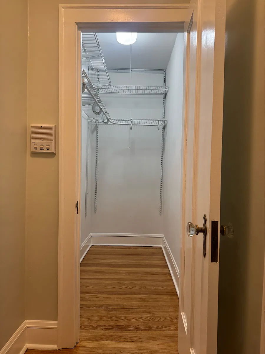 Building Photo - 1814 Warren St #1W