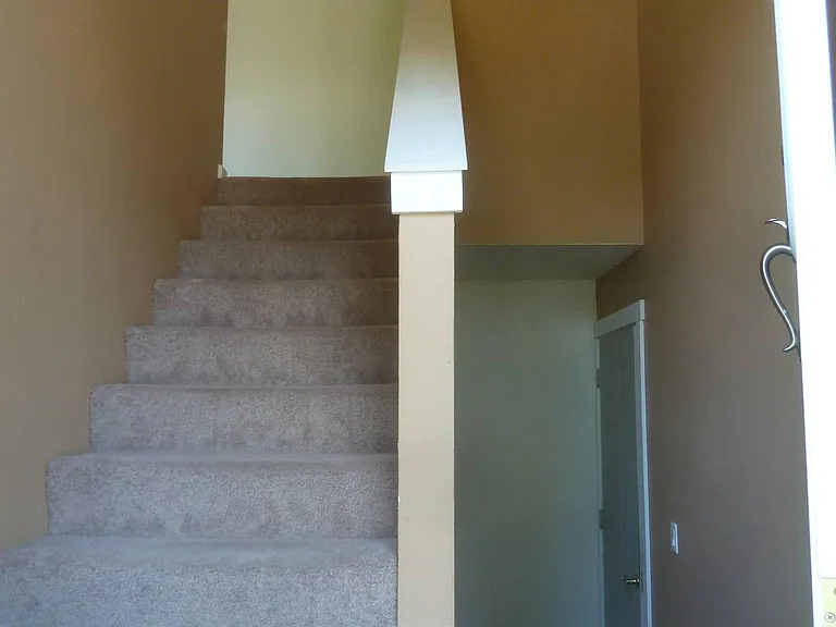 1901 NE Wells Acres Rd — Photo 3