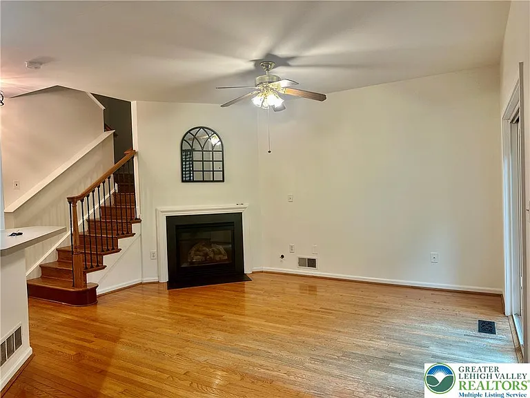 4312 Creek Rd — Photo 14
