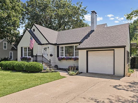 3rd image of 216 Cedar Ave