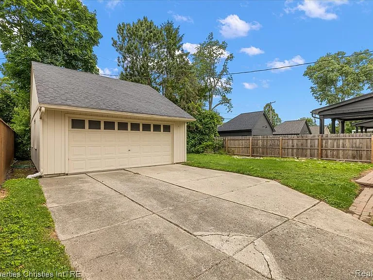 2635 Dorchester Rd — Photo 5