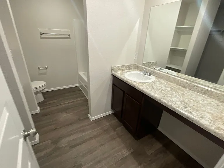 1731 Loveland St — Photo 10