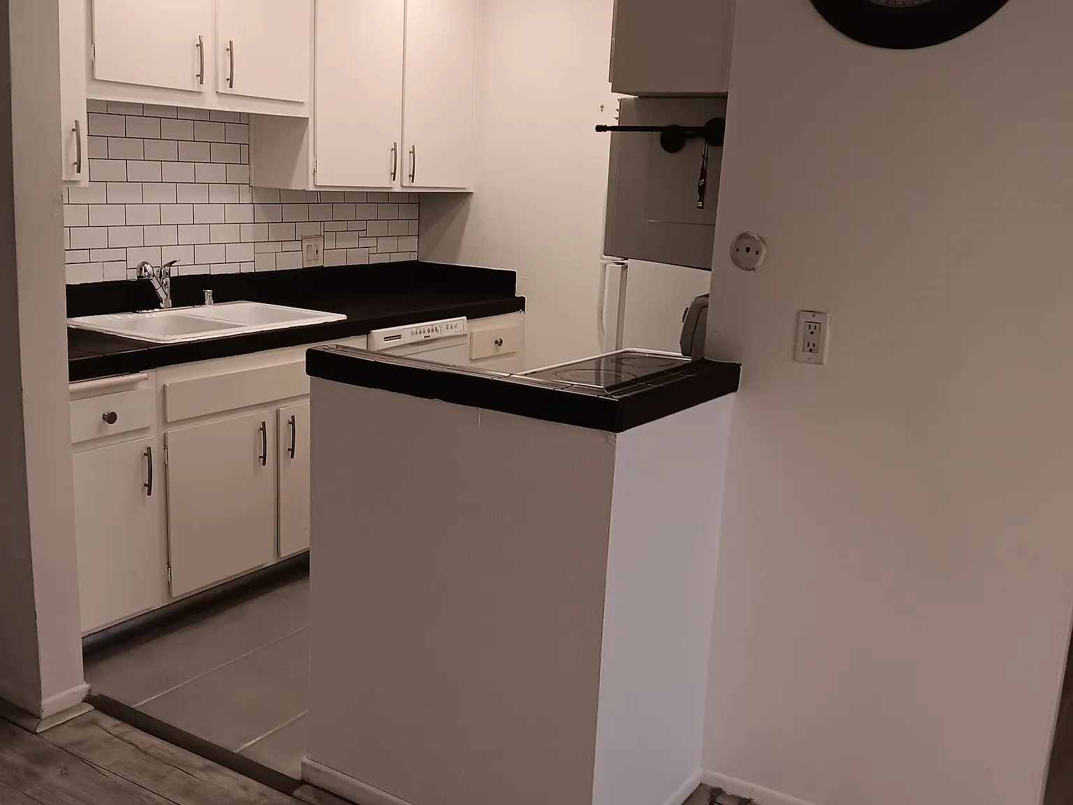 1 bed, 661 sqft, $2,350 — Photo 3