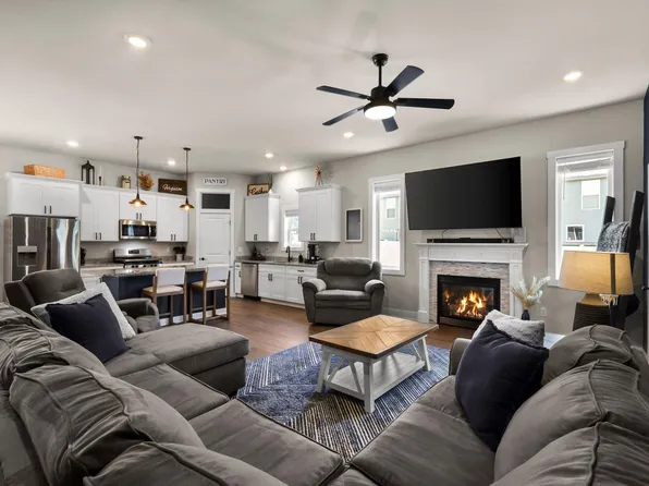 313 Cherry St, Edgerton, WI 53534