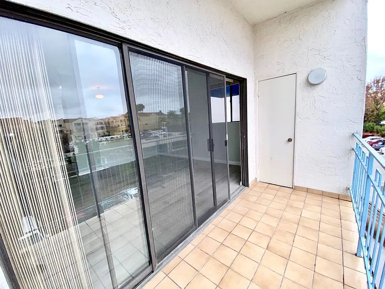 8310 Regents Rd #3H — Photo 9