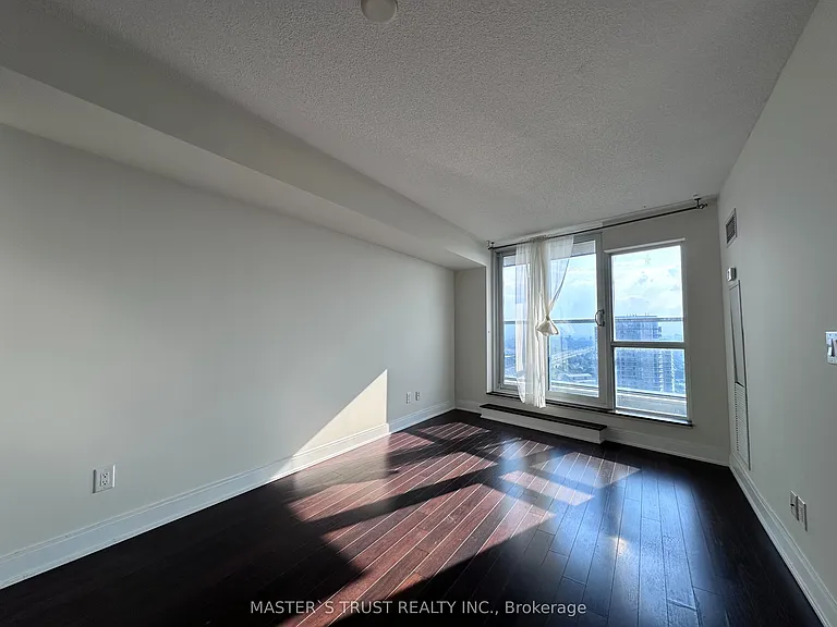 135 Village Green Sq #3722 — Photo 2