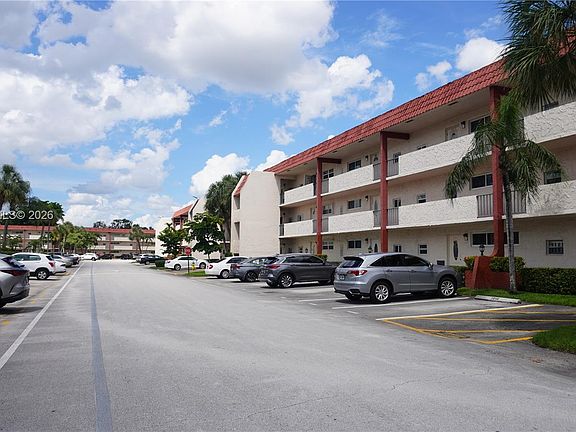 4th image of 800 S Hollybrook Dr APT 305