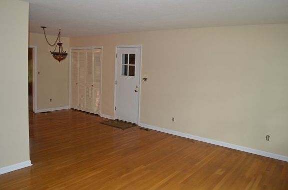 5th image of 1904 Club Dr