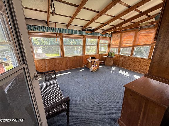 4th image of 1351 W Valley Rd