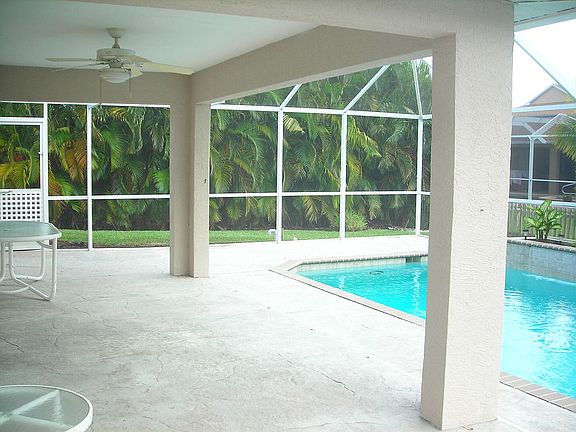 4th image of 4229 SW 19th Pl