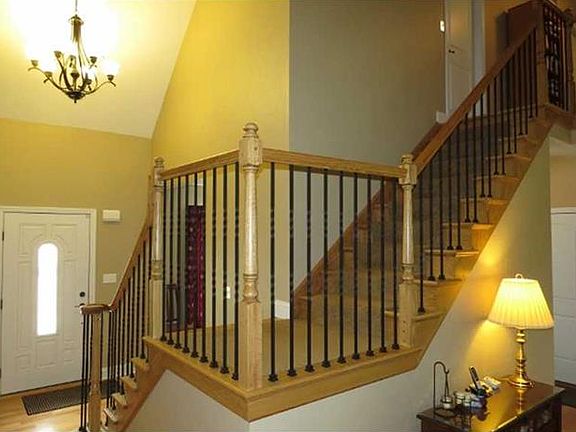 2nd image of 3020 Meadow View Ct