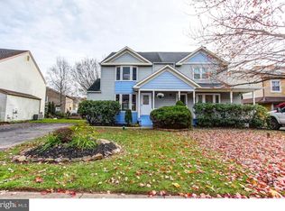 6 Sandy Ridge Dr, Doylestown, PA 18901