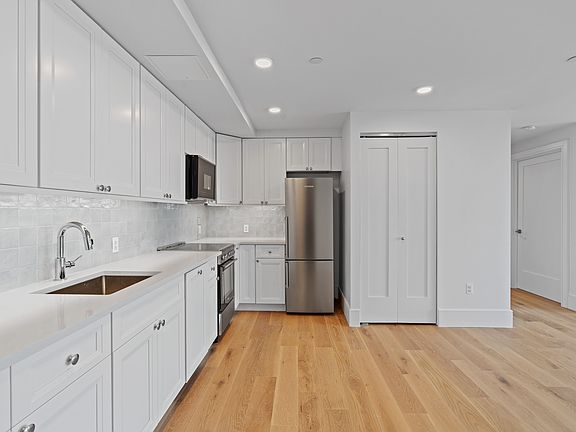 3rd image of 865 Rogers Ave APT 201