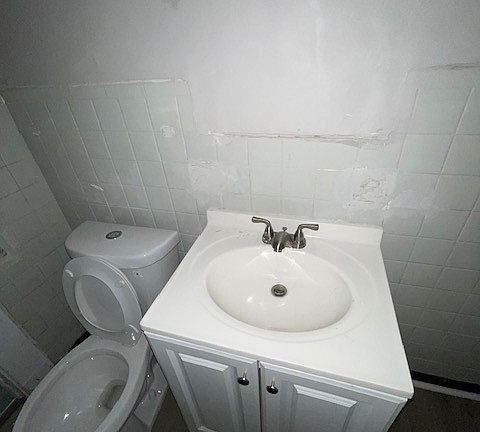 4th image of 243 Arlington Rd