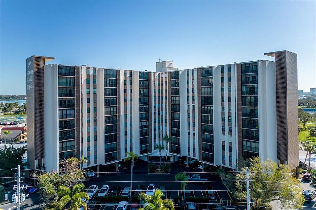 1 bed, 1.0 bath, 895 sqft, $2,000 — Photo 2