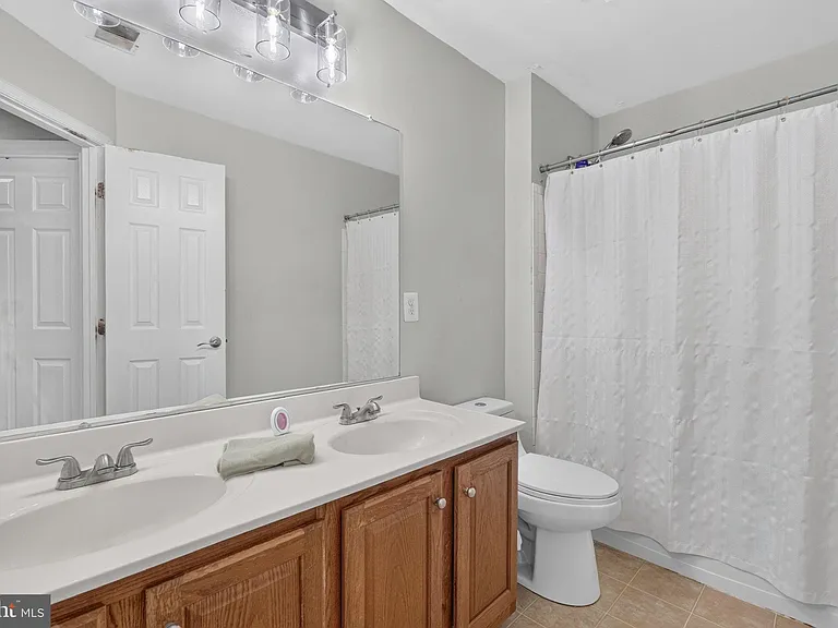 13016 Pilgrims Inn Dr — Photo 32