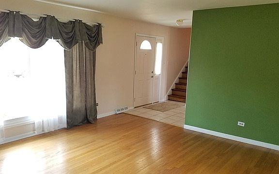 3rd image of 15229 Linden Dr