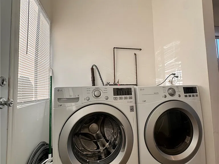 314 Wilshire Pl — Photo 21