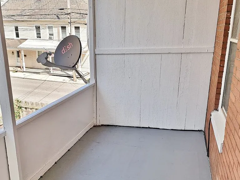338-342 E Walnut St — Photo 23