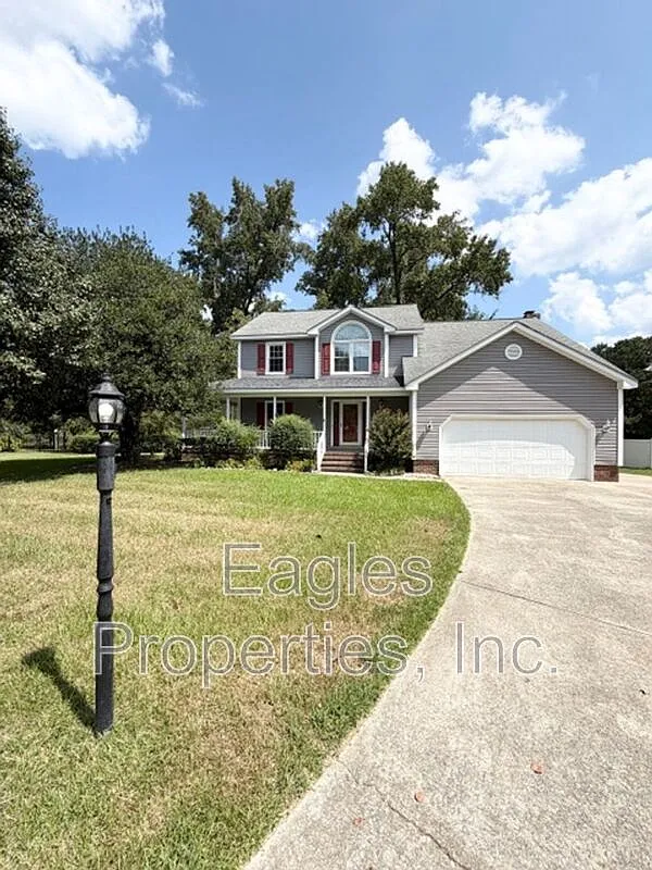 4 bed, 2.5 bath, $2,200 — Photo 1
