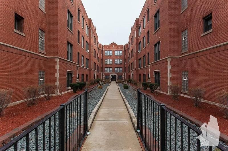1st image of 3933 N Janssen Ave APT 3S