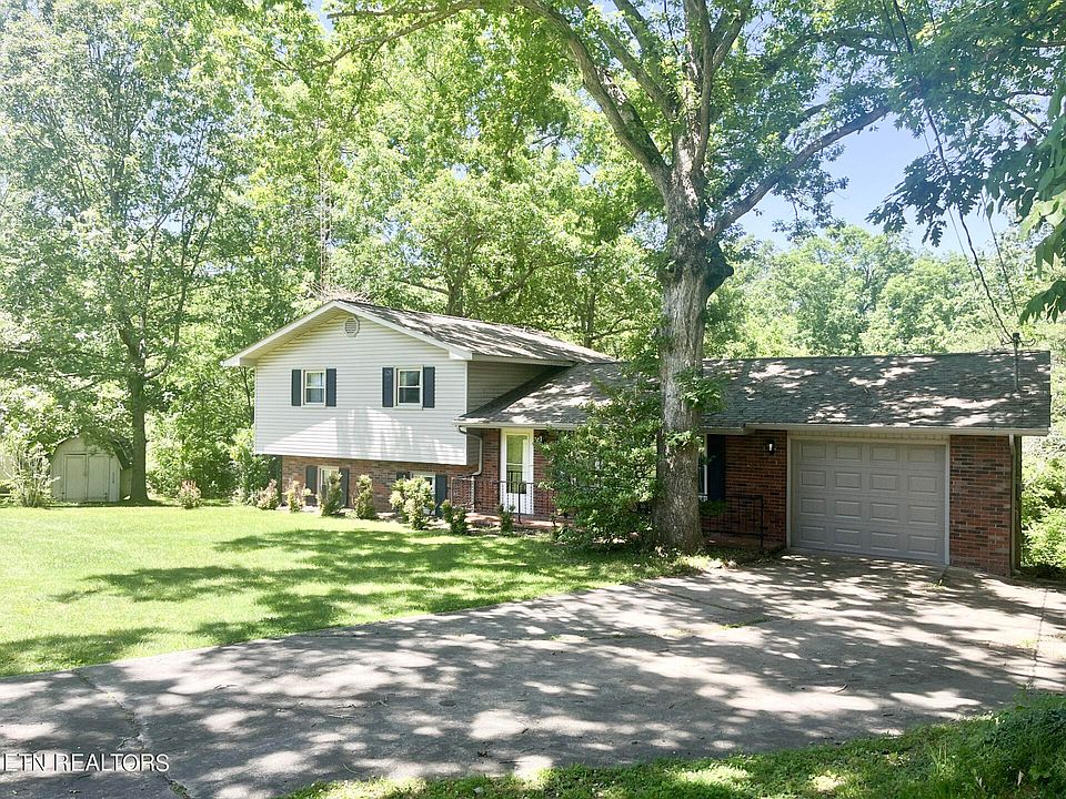 1st image of 992 Hillcrest Dr