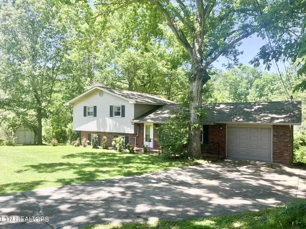 992 Hillcrest Dr, Crossville, TN 38555