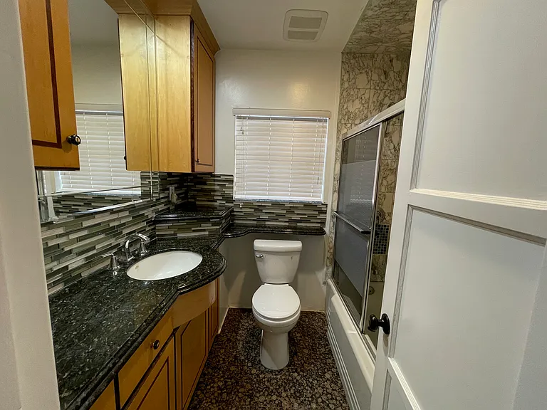 7449 Tujunga Ave — Photo 8