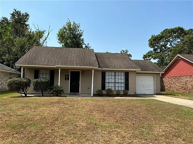 2 bed, 1.0 bath, 968 sqft, $1,300 — Photo 1