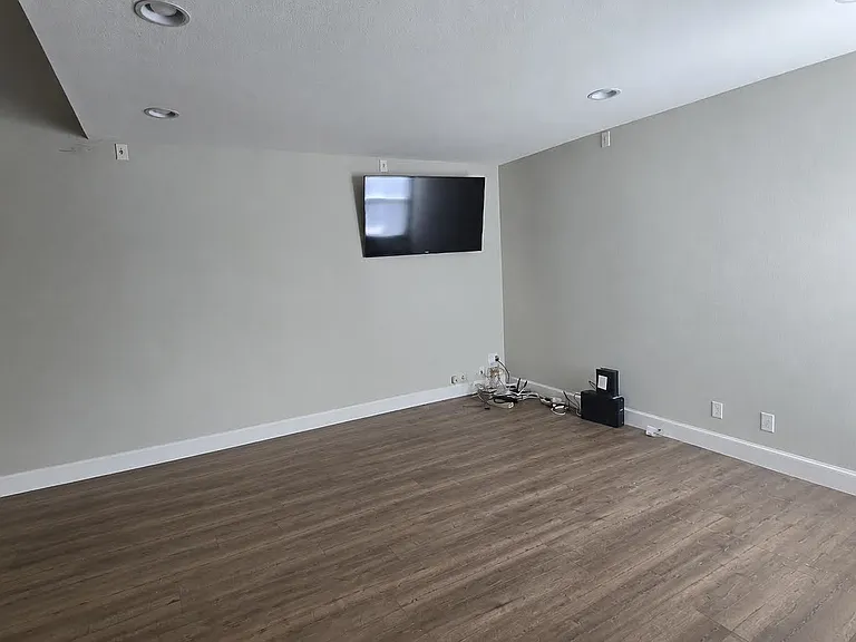 9563 Graham St — Photo 3
