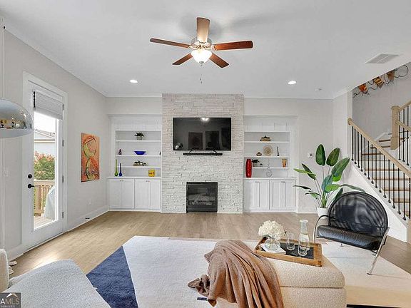 4th image of 820 Fairview Cir